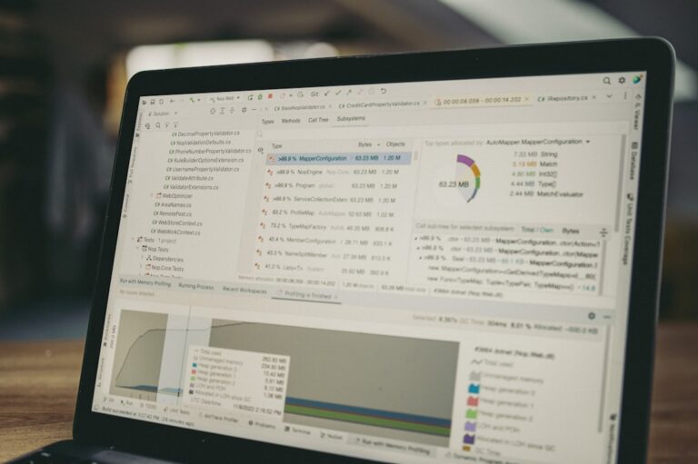 Tela Do Laptop Exibindo Graficos De Codigos E Dados GQOylIn892U